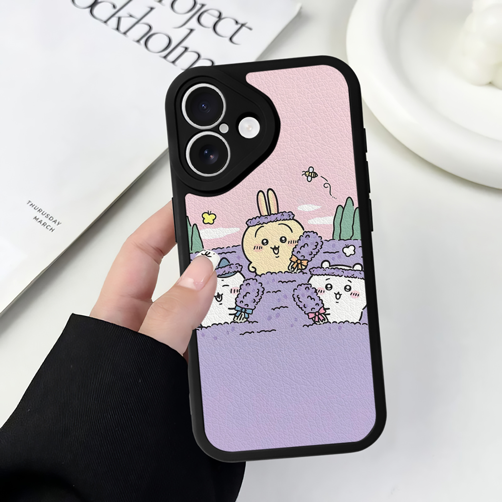 （画像用） ちいかわ Chii-kawa 【iPhone 16シリーズ対応】シリコンスマホケース（レザー調） 材質：シリコン